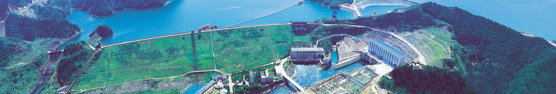 走進江水